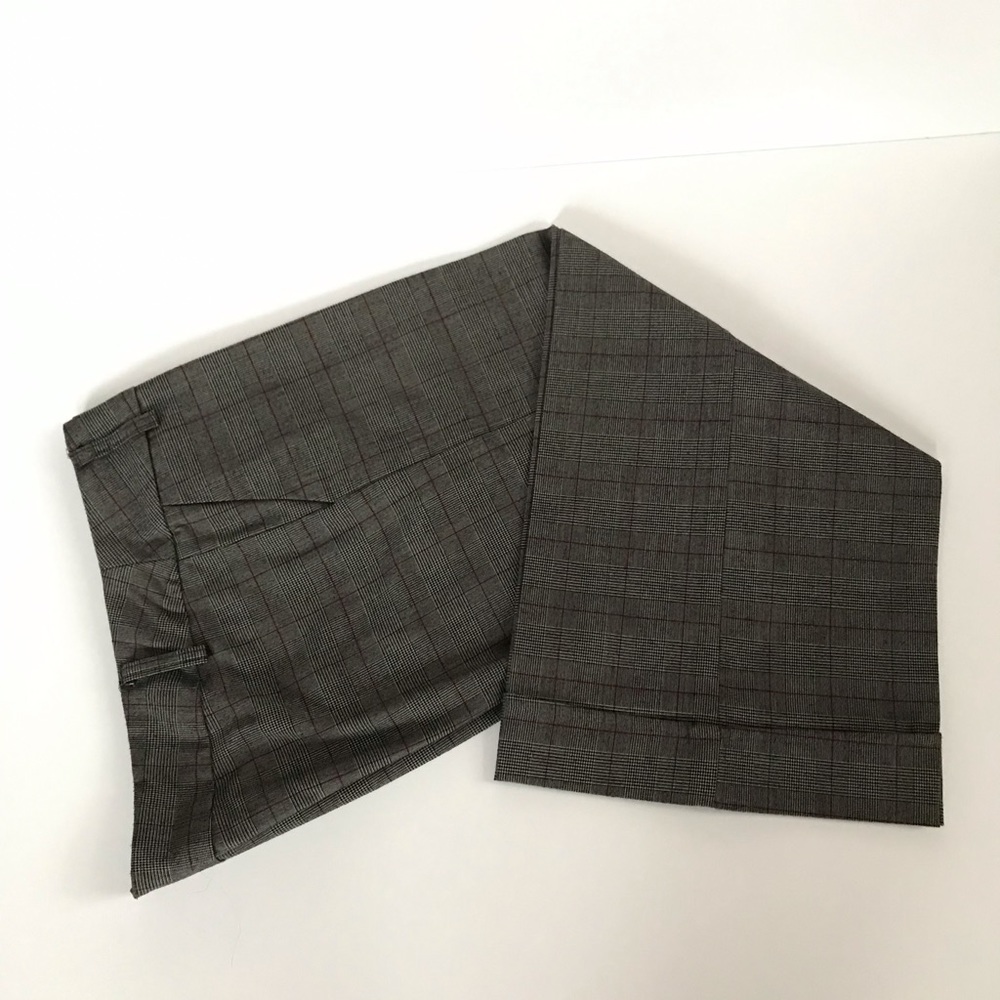 Women’s plaid cuffed capri pants